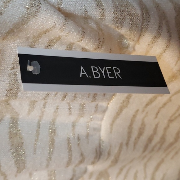 A.Byer NWT Lightweight Sweater Cap Sleeve Metallic Zebra Print Top, Medium - Picture 4 of 7